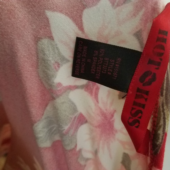 Hot Kiss Brand Red and Pink Floral Flower Blouse Shirt Top Size Medium HKShirt1 - Picture 3 of 3